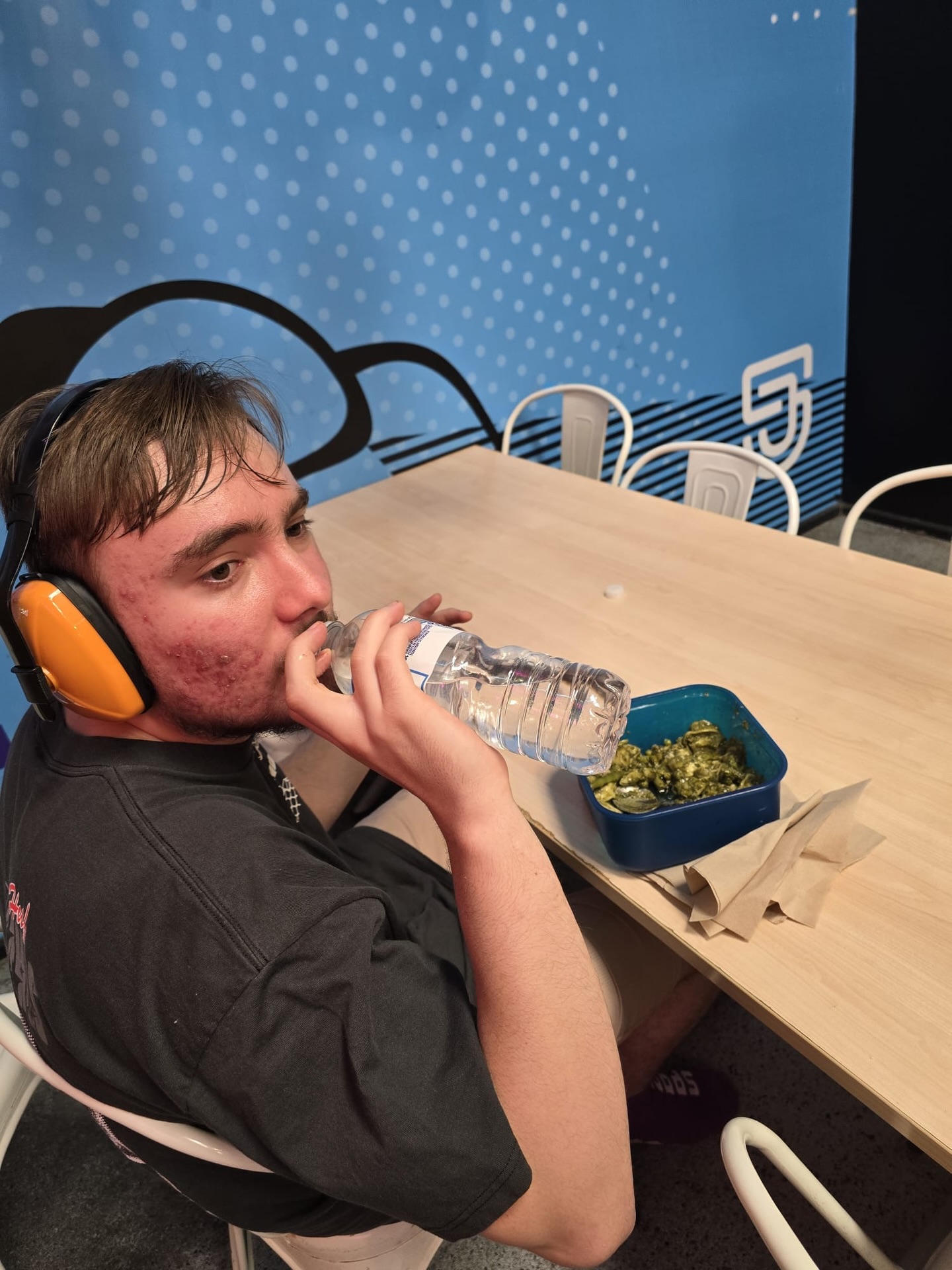 A support worker assisting a participant during a relaxed mealtime